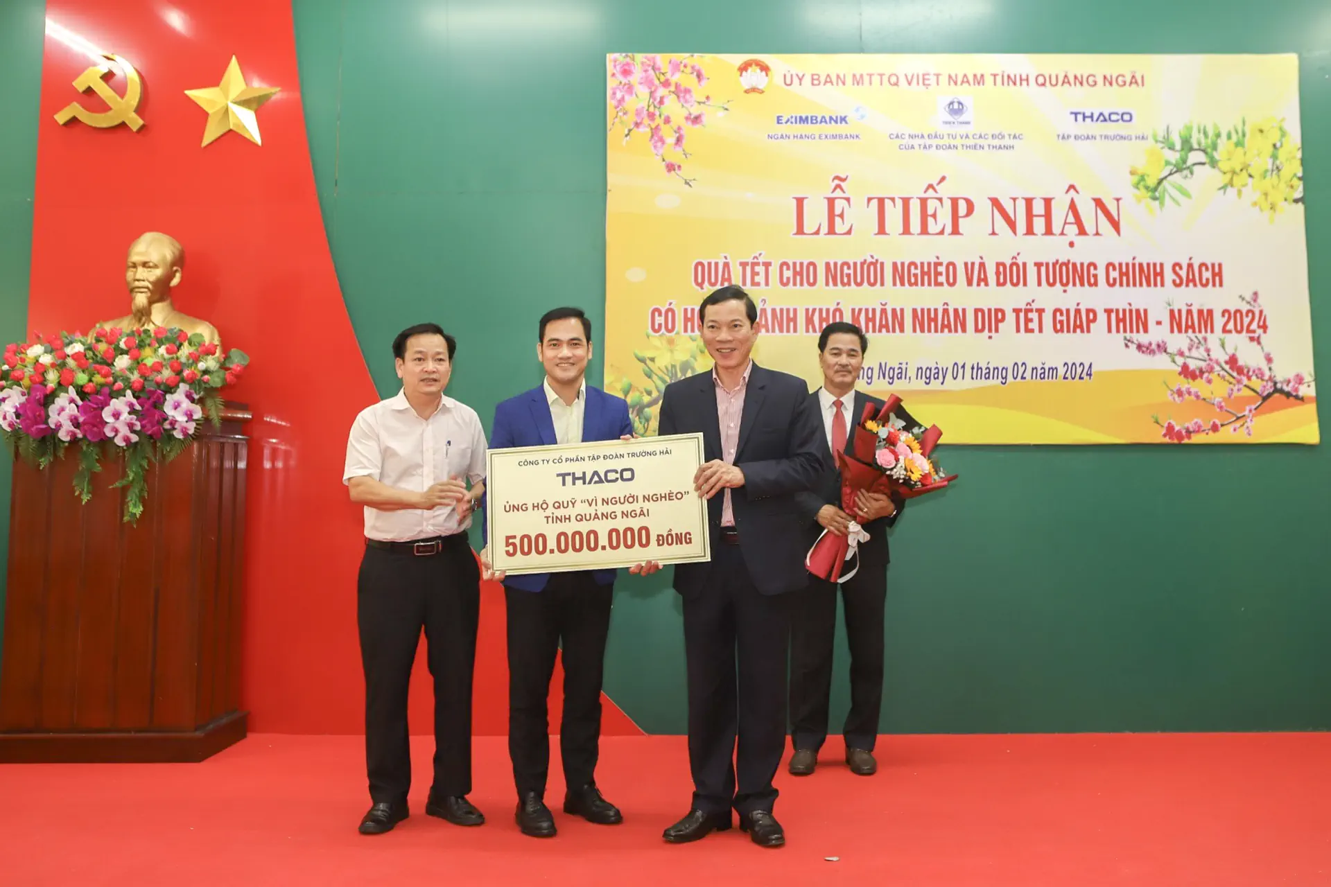 THACO AUTO Quảng Ngãi sẻ chia với người có hoàn cảnh khó khăn tại địa phương nhân dịp Tết Nguyên đán 2024