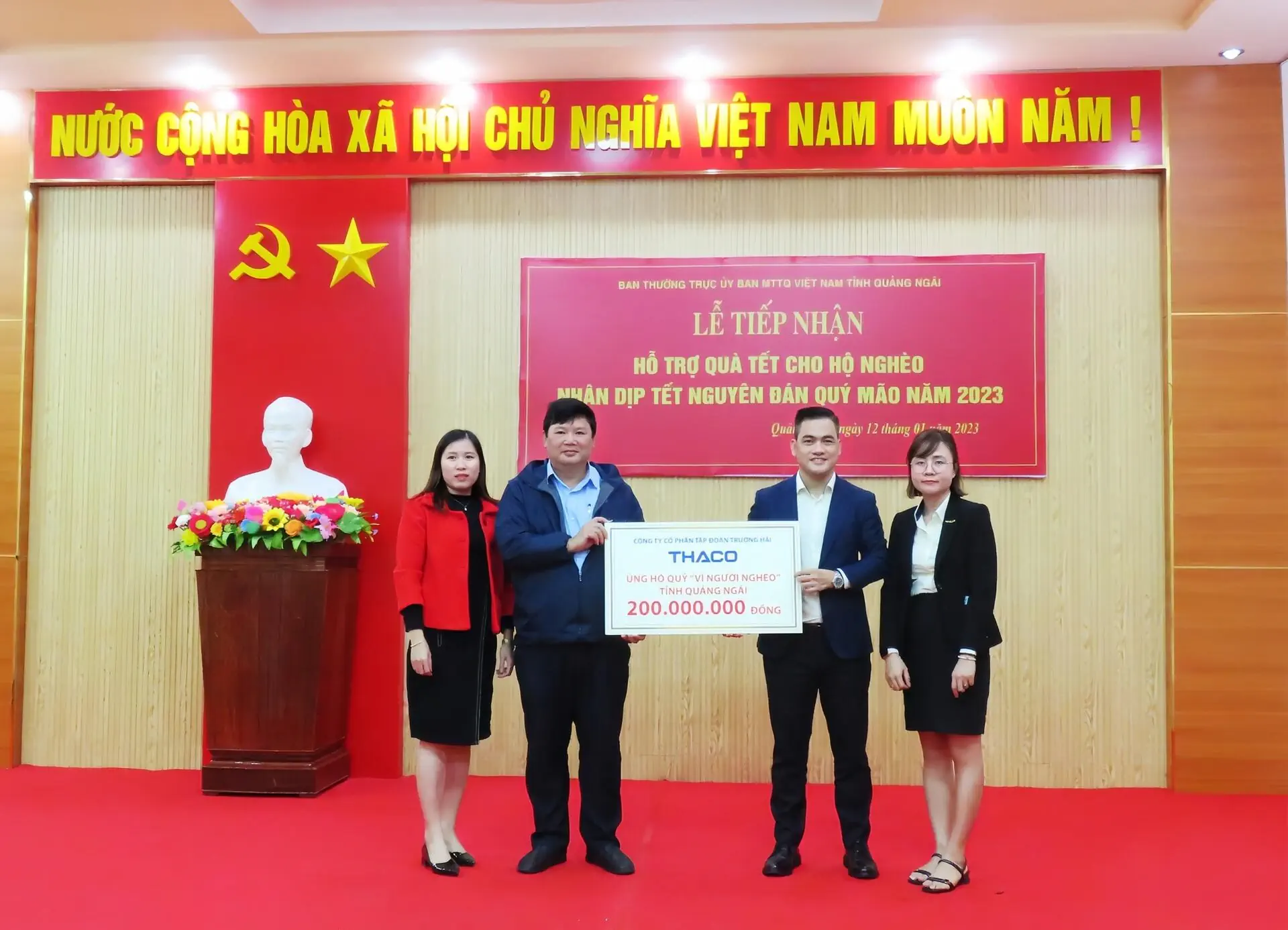 THACO AUTO QUẢNG NGÃI ĐỒNG HÀNH CÙNG "QUỸ VÌ NGƯỜI NGHÈO" TỈNH QUẢNG NGÃI